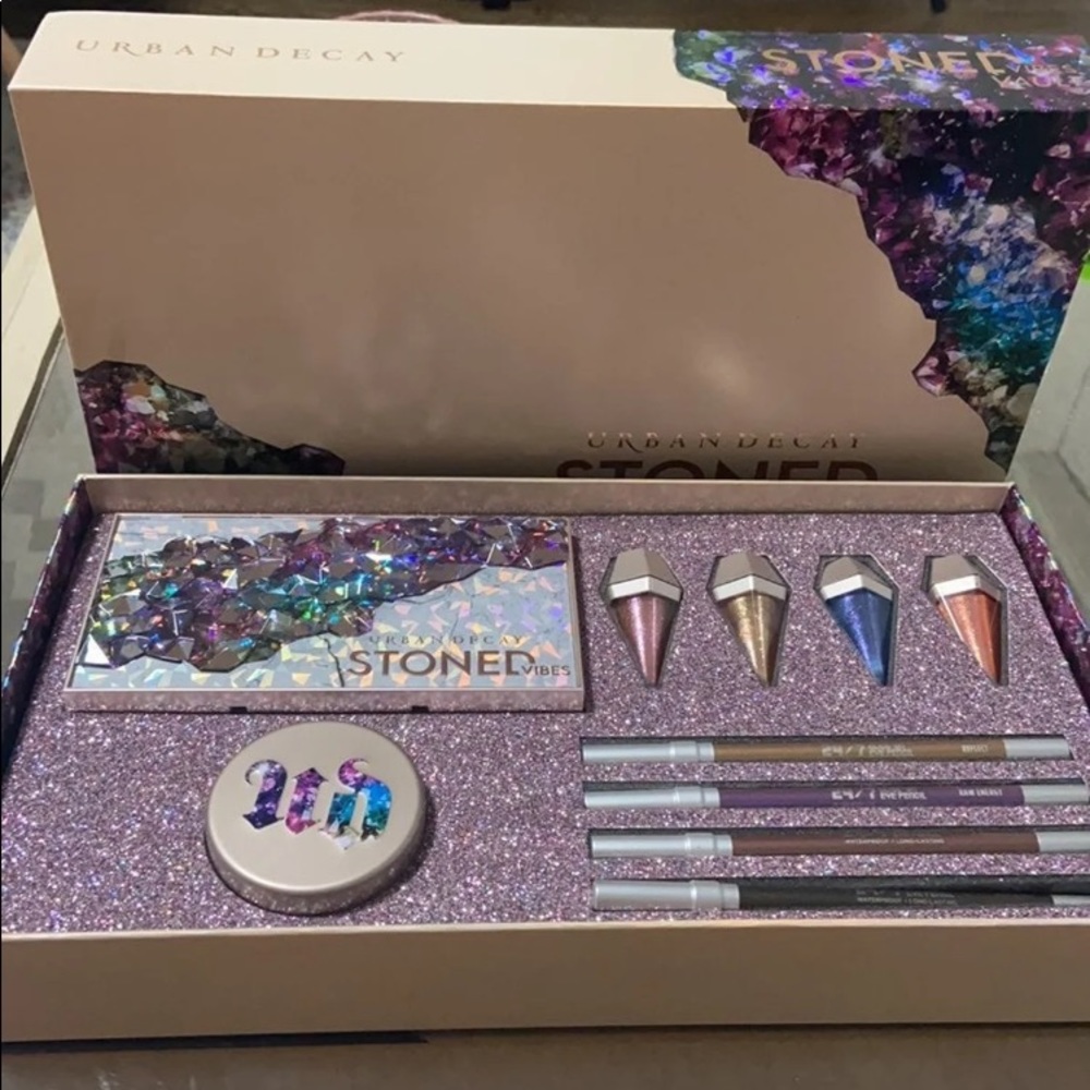 urban decay stoned vault BNIB